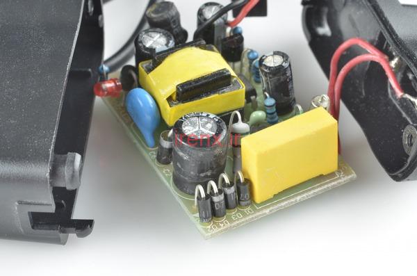 خازن های آداپتور دیواری 9 ولت