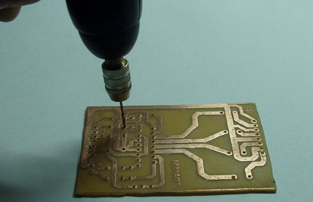 ایجاد سوراخ های PCB