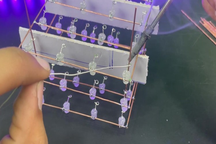ساخت یک مکعب 4×4×4 LED
