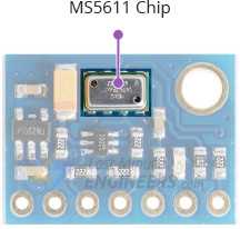 نمای نزدیک آیسی MS5611 روی ماژول بارومتریک